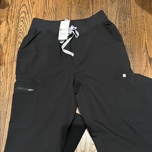 Figs Cargo Pants in Black